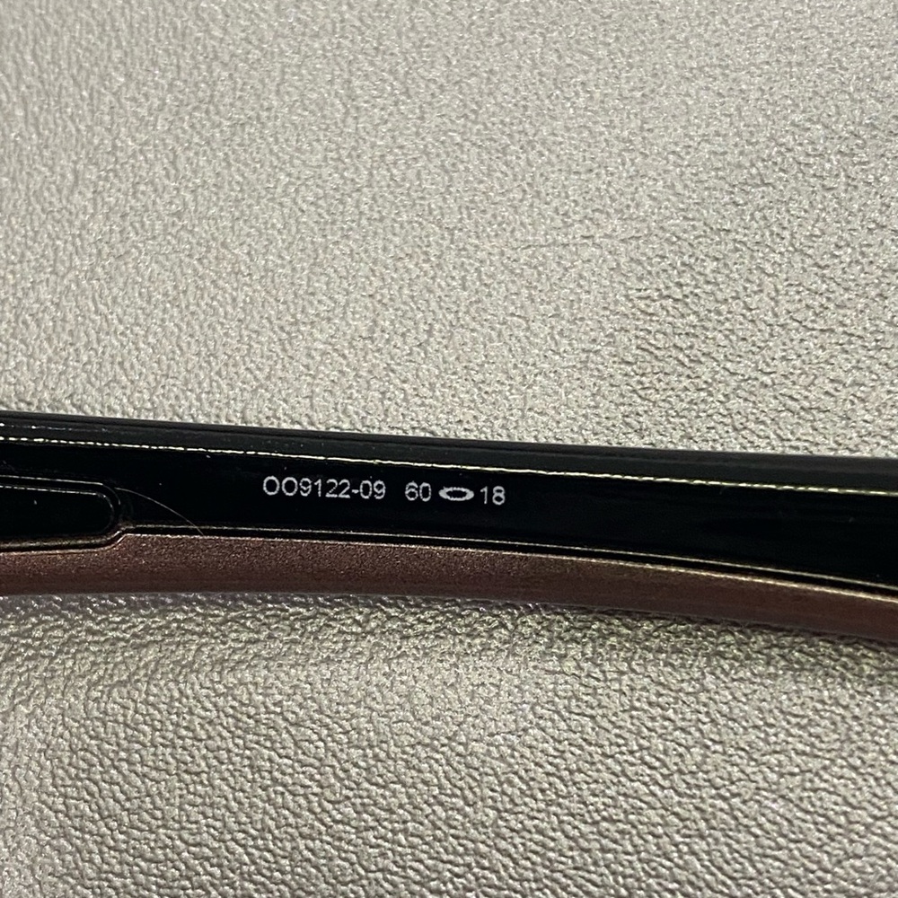 Oakley- womens mauve sunglasses - Picture 6 of 6